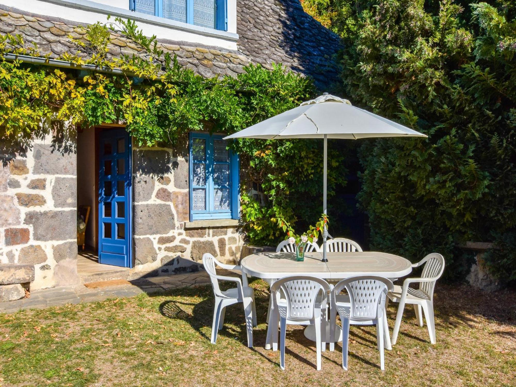 Beautiful Villa In The Parc Des Volcans D Auvergne Vic-sur-Cere Ngoại thất bức ảnh